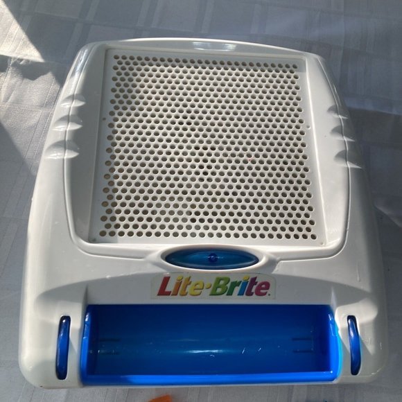 Vintage Lite Brite 2003 With 50+ Pegs And Bulb Classic Toy Read - Picture 3 of 7